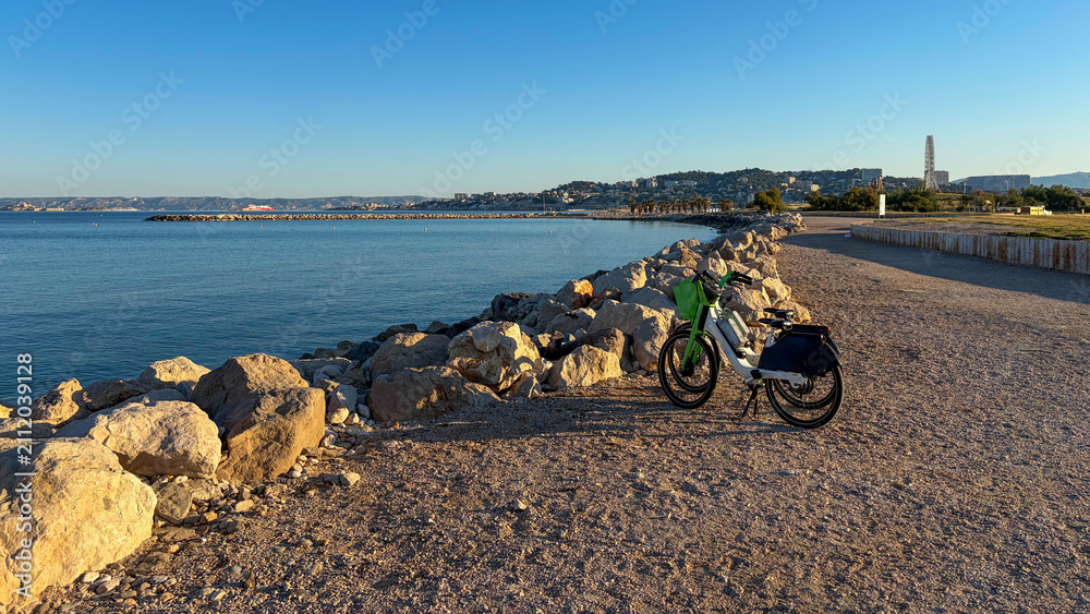 Fototapeta premium Vélos de location au bord de mer 