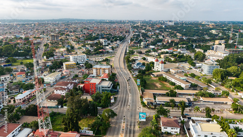 Foto Aerial view of accra city infrastructure, buildings, and development in ghana