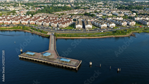Fotografie Aerial view of waterfront pier on the Arthur Kill with Harbortown residential co