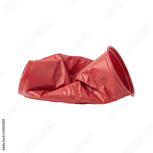 Foto Crumpled red plastic solo cup isolated on transparent background