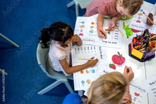 Obraz na płótnie Children learning with colorful worksheets.