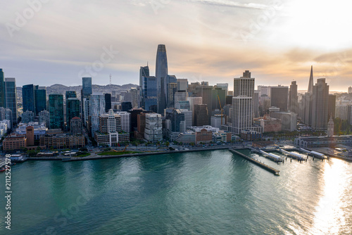 Foto Aerial view of Embarcadero and Bay Bridge, San Francisco
