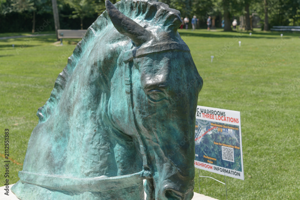 Obraz premium horse's head by Emanuel Hahn located on the grounds of Guild Park and Gardens, Scarborough, Toronto