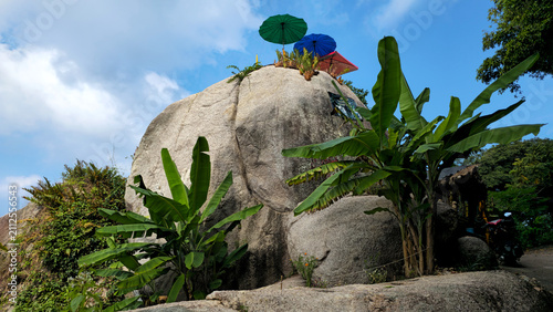 Canvastavla Colorful umbrellas on large rock, Top Point Koh Tao Viewpoint, Island Ko Tao, Surat Thani, Thailand, Southeast Asia