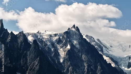 Obraz na płótnie Aiguilles rocheuses du massif du Mont-Blanc à Chamonix en Haute-Savoie
