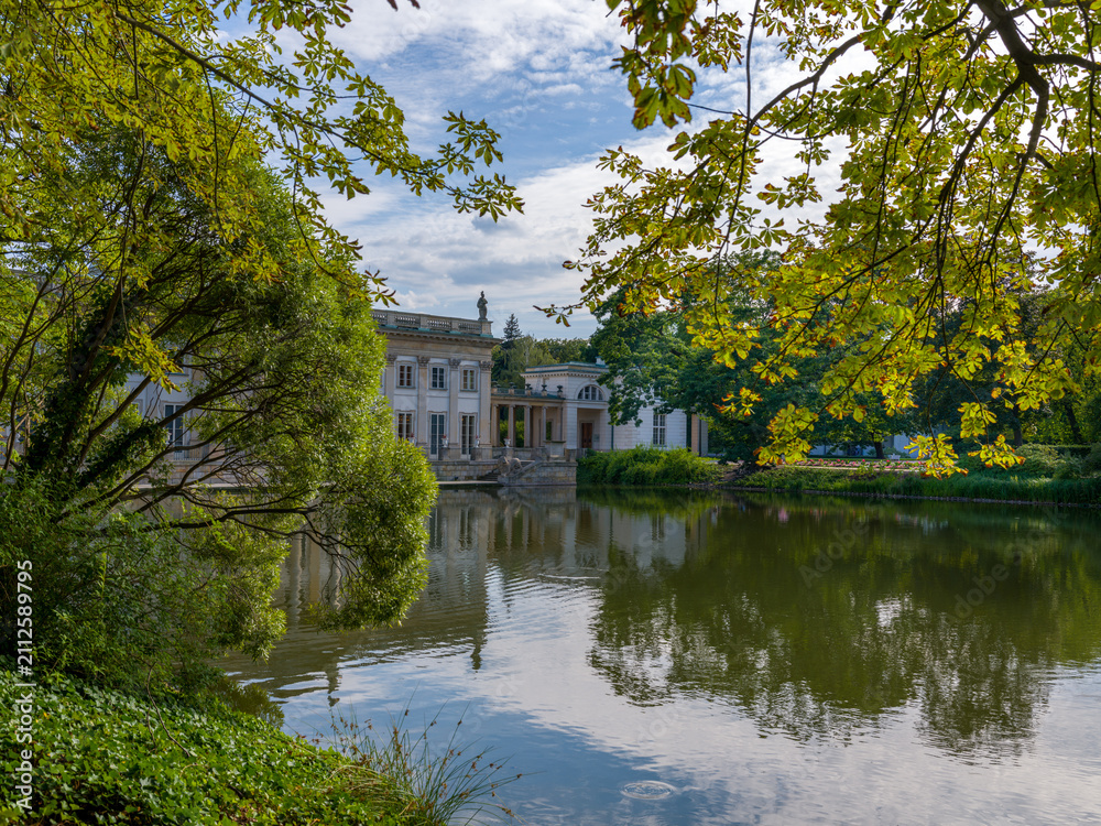 Obraz premium Palace on the Water in the Royal Lazienki Park in Warsaw