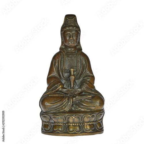 Foto Bronze Guanyin Bodhisattva statue seated on lotus throne holding a sacred vase isolated on white background
