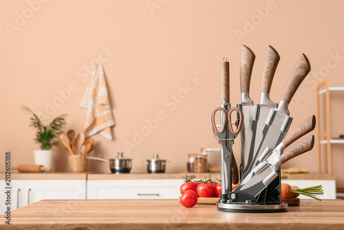 Modern kitchen knife set wi...