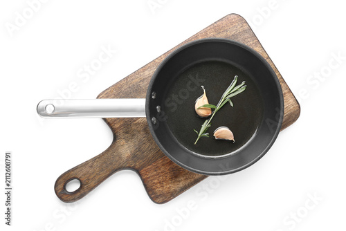 Frying pan with oil, garlic...