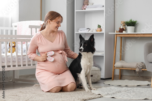 Young pregnant woman with b...
