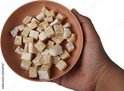Konstfotografi holding a tempeh