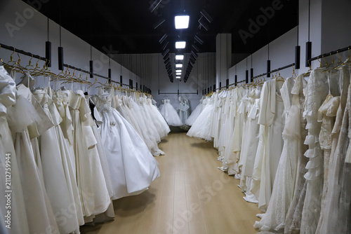 Obraz na płótnie Corridor Full of Neatly Arranged White Wedding Dresses in Bridal Shop