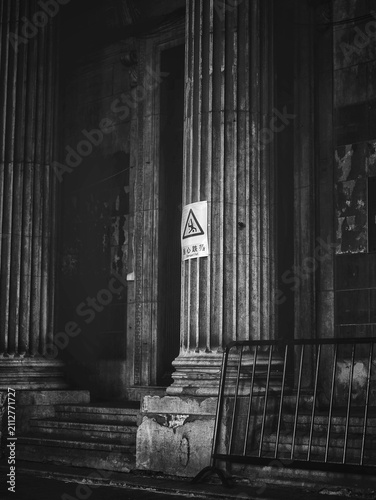 Canvas Print The nightscape of a classic building’s colonnade, Shanghai China