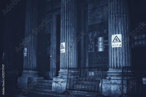 Canvas Print The nightscape of a classic building’s colonnade, Shanghai China