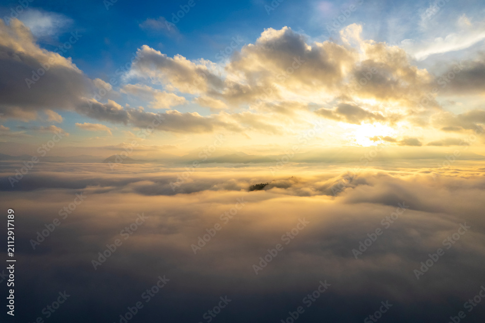 Obraz premium colorful dramatic sky with cloud at sunset