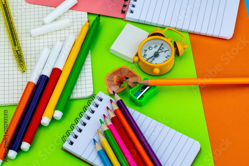 Bild auf Leinwand Ritorno a scuola a colori