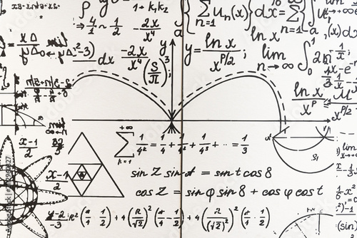 фотографія mathematical formulas, equations and geometric diagrams on chalkboard