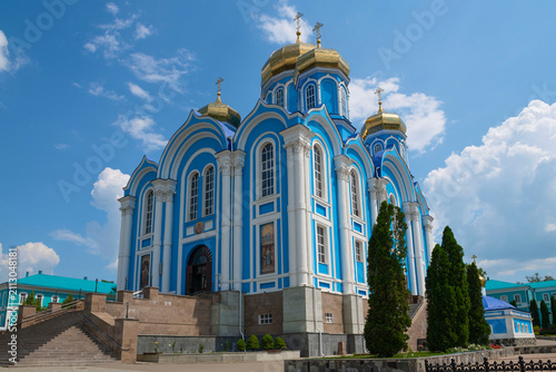 Foto Cathedral of the Vladimir Icon of the Mother of God is close-up on a sunny July day