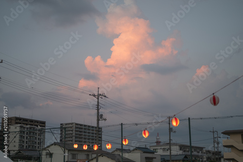 日本の岡山県岡山市の夏祭りの懐かしい風景