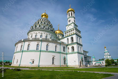 Cuadro en lienzo Cathedral of the Resurrection of Christ in the New Jerusalem monastery on a sunny July day