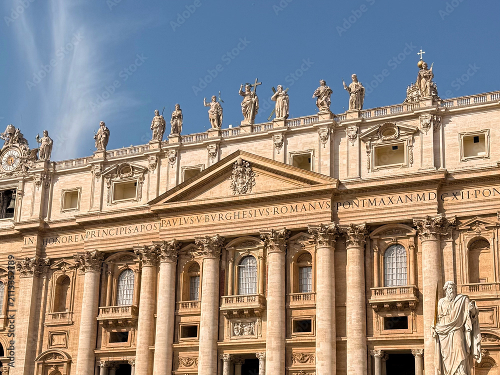 Fototapeta premium St Peter's Basilica Facade Saints atop St Peter's basilica, Vatican City