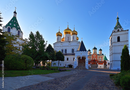 Fotografija Trinity Cathedral and the Church of the Nativity of the Blessed Virgin Mary in the Ipatiev Monastery