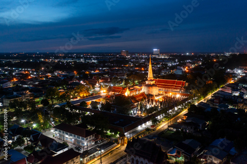 Cuadro en lienzo Wat Phra Mahathat Woramahawihan in Nakhon Si Thammarat Province is an ancient Buddhist site revered by the people and was declared the first World Heritage Site in Southern Thailand