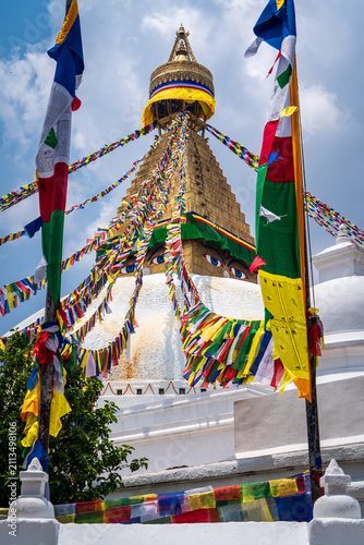 Fotografie Estupa budista boudhanath de la ciudad de Katmandú, en Nepal, con sus banderas y decorados budistas