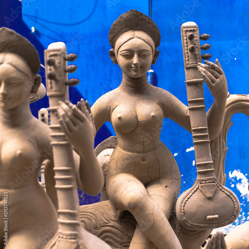 Bild auf Leinwand Clay statues of traditional Indian goddesses playing musical