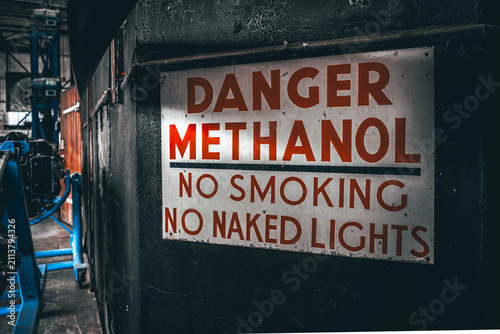 Foto danger methanol warning sign