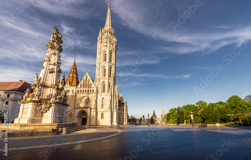 Quadro su tela Matthias Church and architectural monument at Fisherman's Bastion in Budapest, H