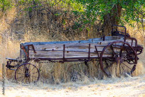 Foto old farm wagon