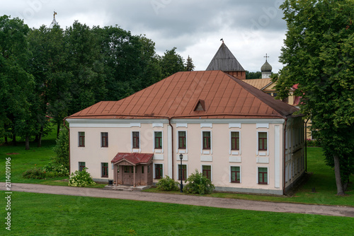 Foto The ancient building of the Judicial Town on the territory of the Novgorod Kreml