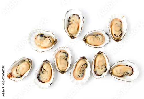 Fresh raw oysters in half s...