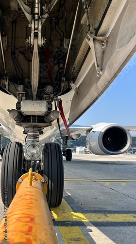 Obraz na płótnie Standby position aricraft on nose gear before pushback.