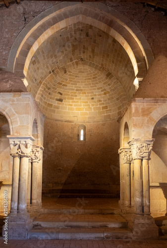 Obraz na płótnie Romanesque apse inside San Juan de Duero monastery in Soria, Spain