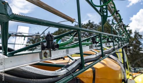 Foto Agricultural field sprayer nozzle body on boom for pesticide application