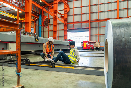 A worker at a steel factory had an accident and had to use accident insurance.