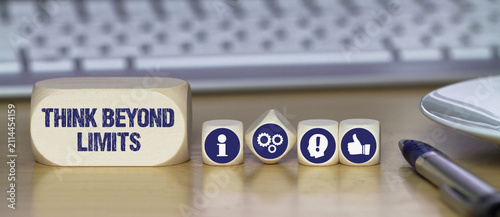 Cuadro en lienzo Think beyond Limits