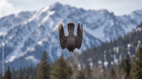 Foto A majestic peregrine falcon in a high-speed hunting dive against a blurred mountain landscape
