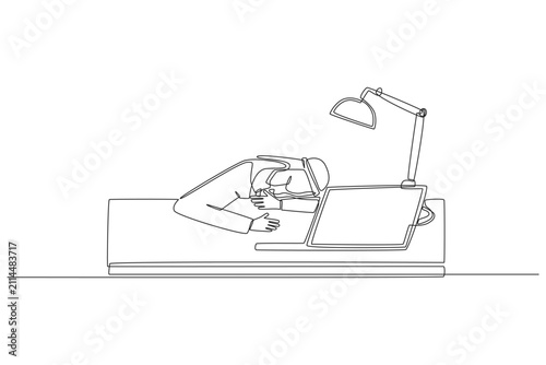Bild auf Leinwand A continuous line drawing depicting a young Arab businessman resting his head down flat on his desk under a desk lamp, completely overwhelmed by late-night work fatigue and corporate burnout