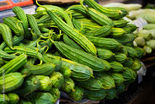 Canvastavla Ridge gourd pile at market – close up