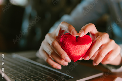 Obraz na plátně Heart hand laptop love care online gift