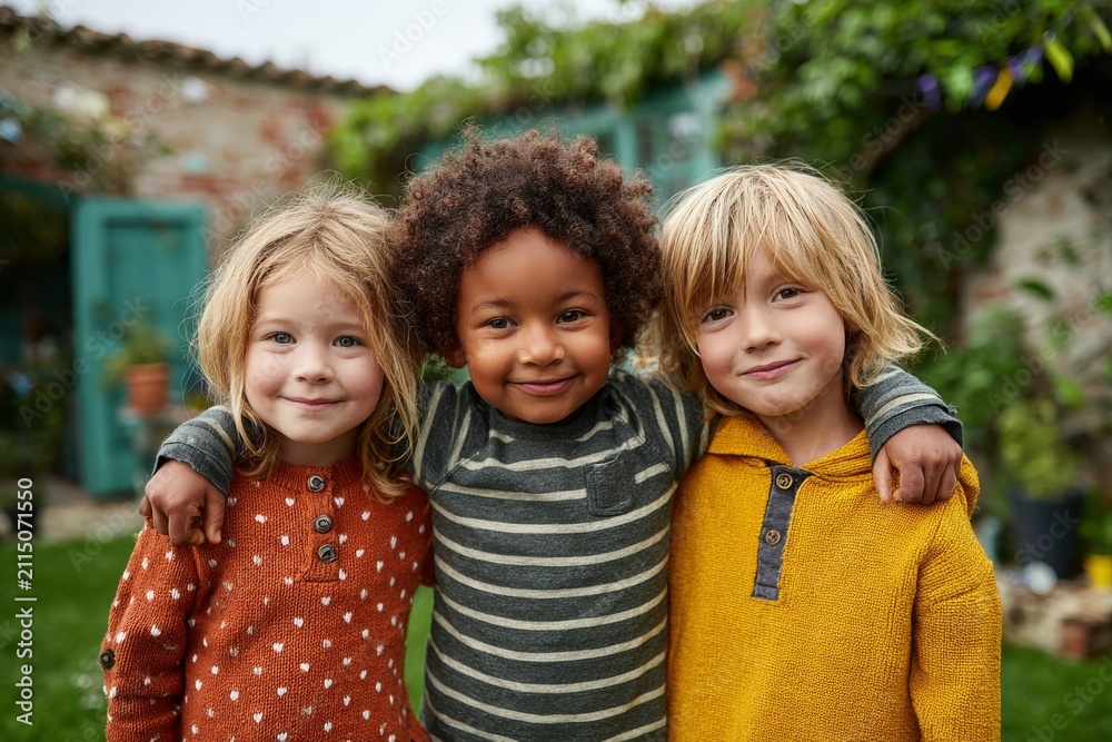 Fototapeta premium Unity in diversity: celebrating friendship in the great outdoors