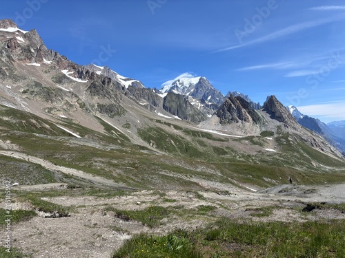 Quadro su tela Mont Blanc Viewed from the Tour du Mont Blanc Hiking Trail Near Courmayeur, Ital