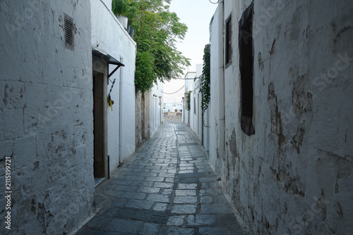 Fotografie white buildings in Lindos, an archeological site, a fishing village and a former
