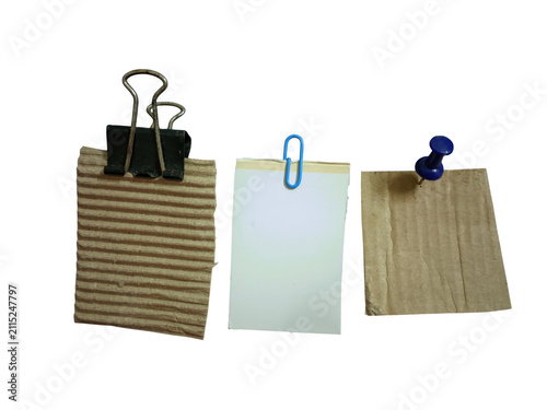 Cardboard and paper notes with clips and push pins