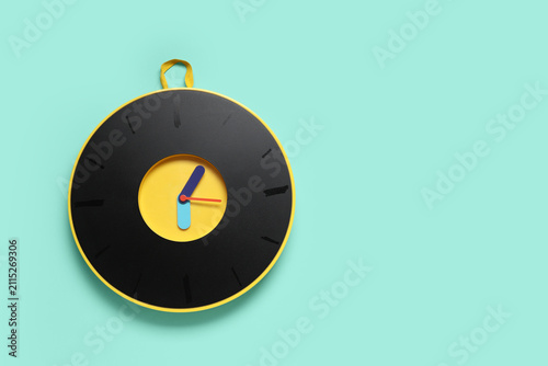 Minimalist black and yellow...