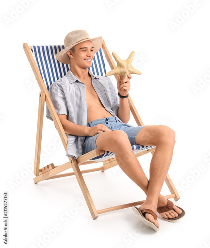 Teenage boy with starfish i...