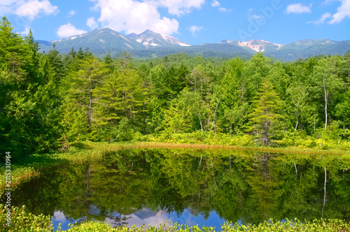 Foto 長野県の乗鞍高原にある牛留池と乗鞍岳
